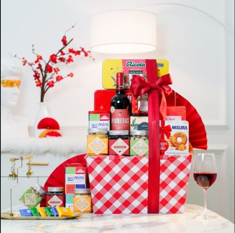 Mẫu giỏ quà Tết 2 triệu 2026: Sự lựa chọn tinh tế và ý nghĩa