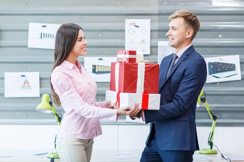 Top các món quà tết cho nhân viên ý nghĩa và thiết thực nhất