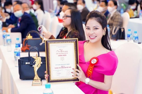 Lại một năm nữa Hemia nhận danh hiệu TOP 10 THƯƠNG HIỆU HÀNG ĐẦU VIỆT NAM trao giải tại Văn phòng chính phủ.