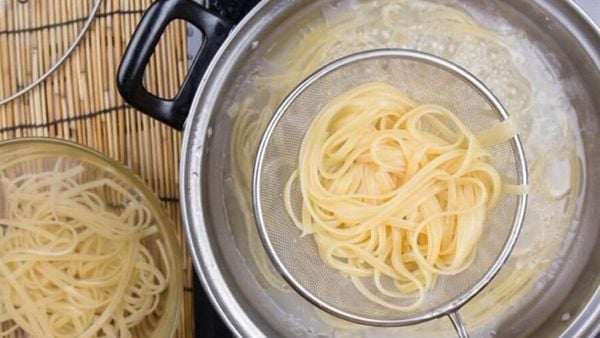 Cách hâm nóng các loại mì ống pasta không có sốt