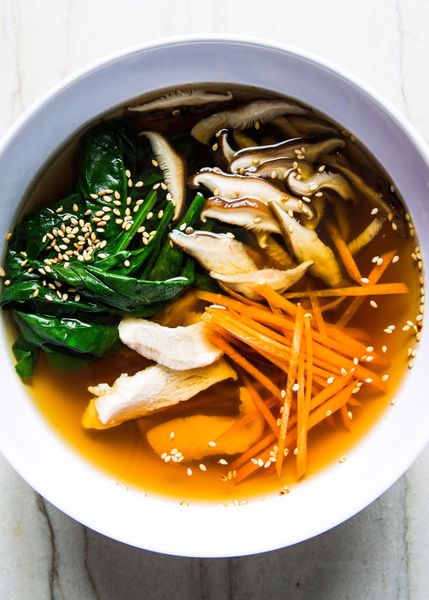 Soup miso rong biển kết hợp với cà rốt bào