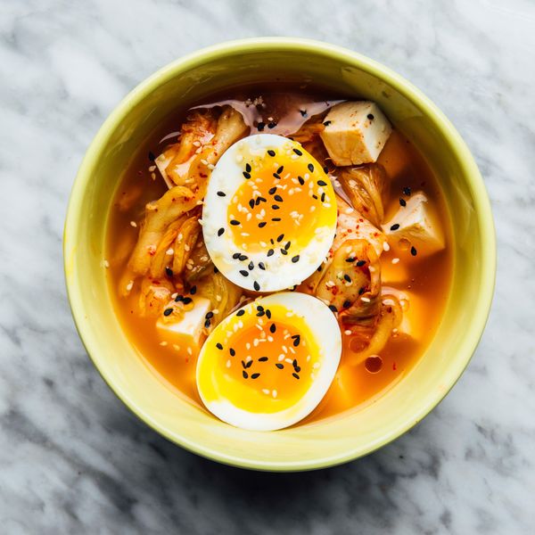 Gói Soup miso rong biển kết hợp với trứng luộc và bông cải xanh
