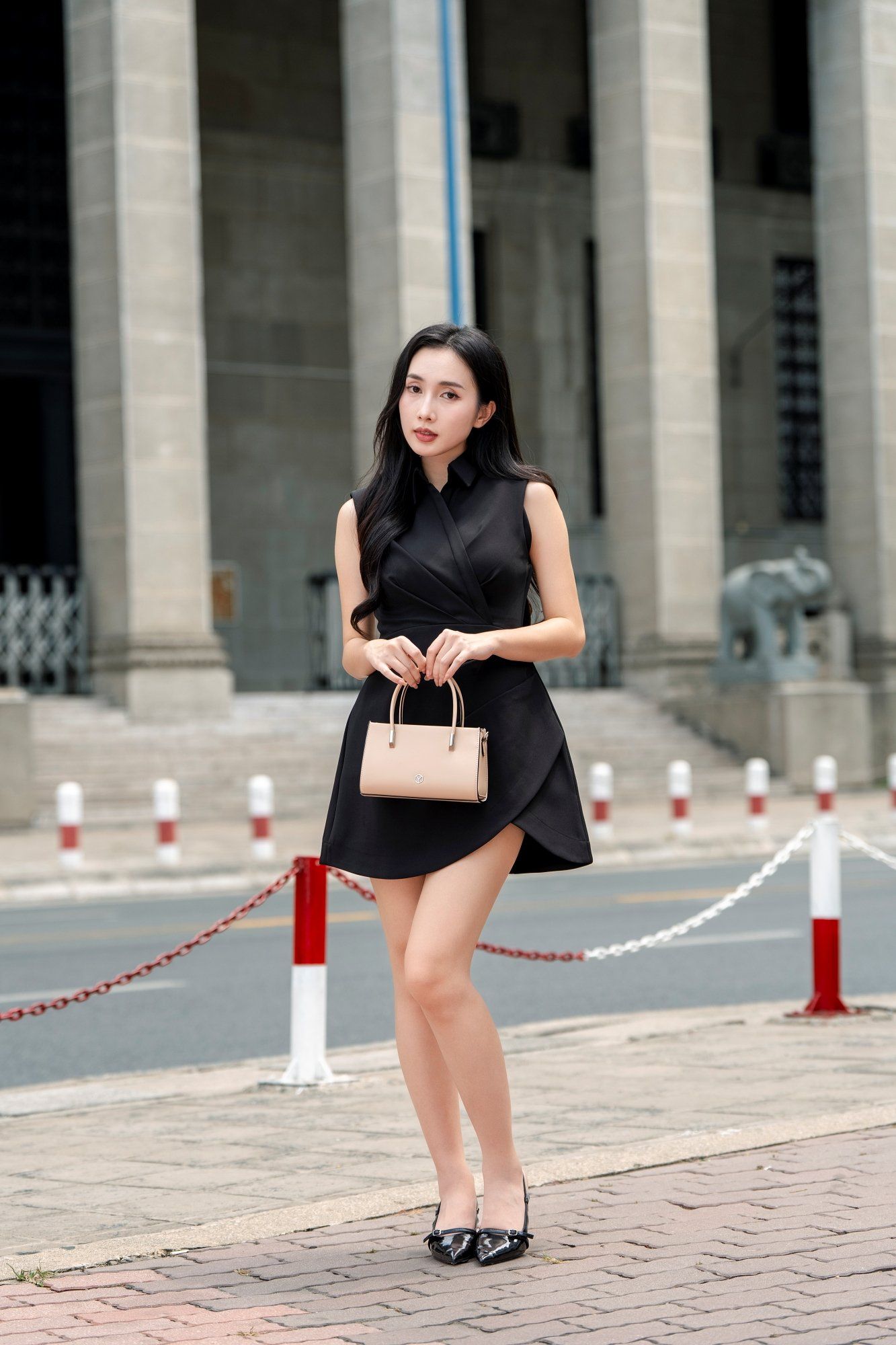 Túi Yuumy (Thời trang nữ thiết kế tinh tế size 21 - Túi đeo chéo da Smooth YN283D) màu đen