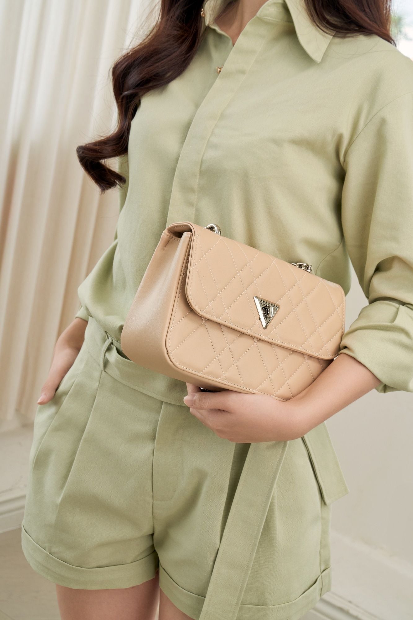 Túi Yuumy (Thời trang nữ họa tiết chần chỉ size 24 - Túi đeo chéo da Seasand YN279D) màu đen