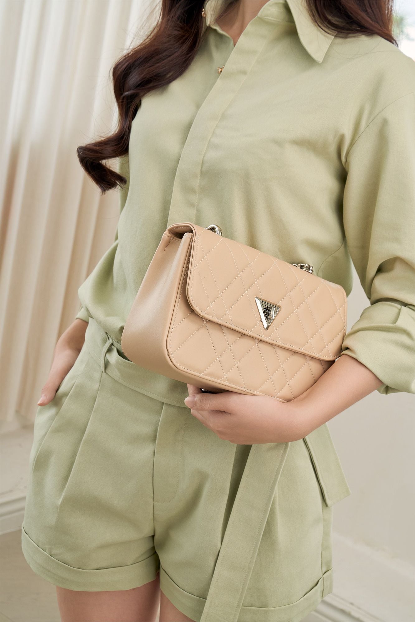 Túi Yuumy (Thời trang nữ họa tiết chần chỉ size 24 - Túi đeo chéo da Seasand YN279D) màu đen