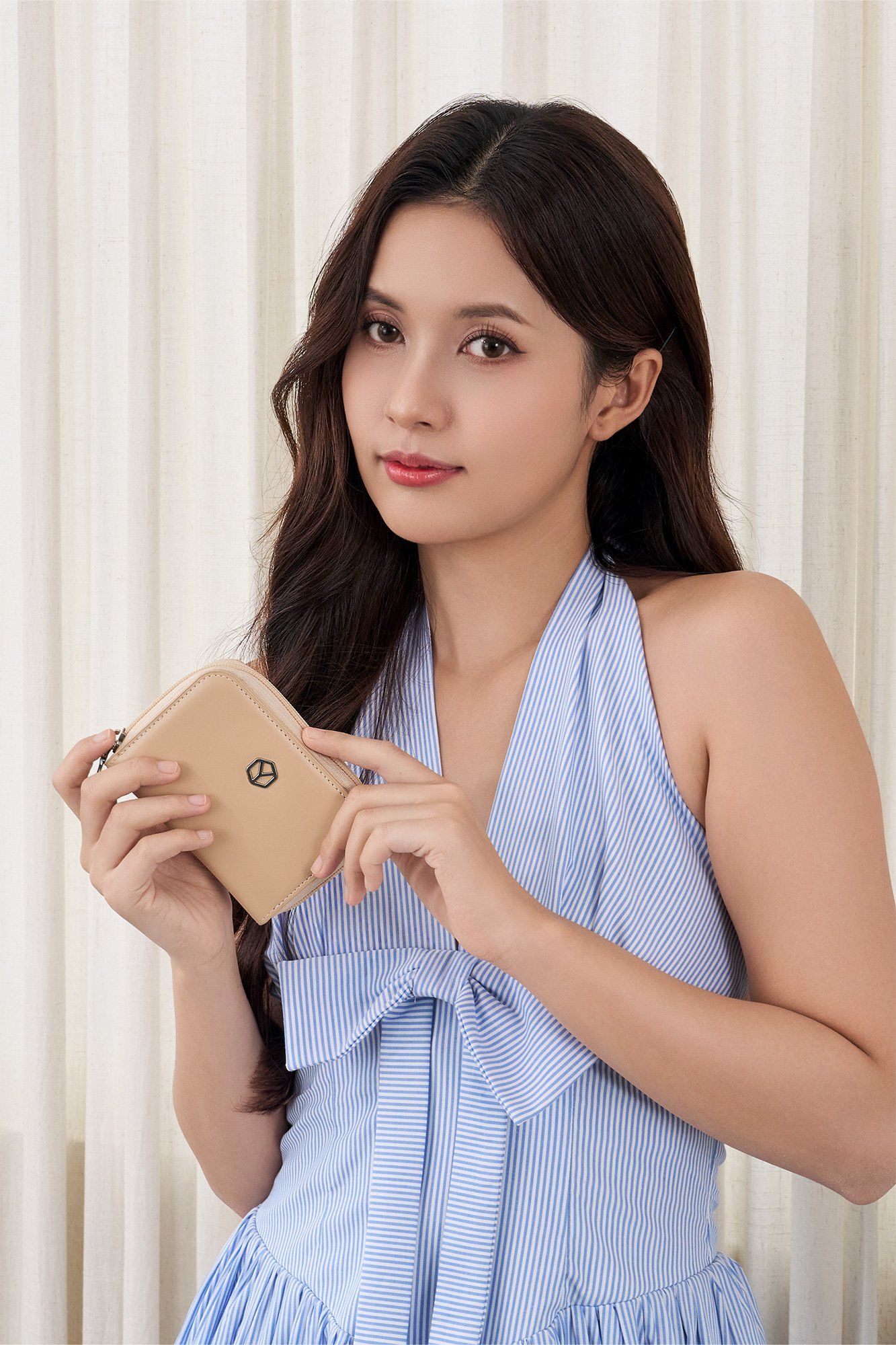 Ví Yuumy (Thời trang nữ dáng cầm tay nhỏ gọn - Ví da Smooth YV120DO) màu đỏ