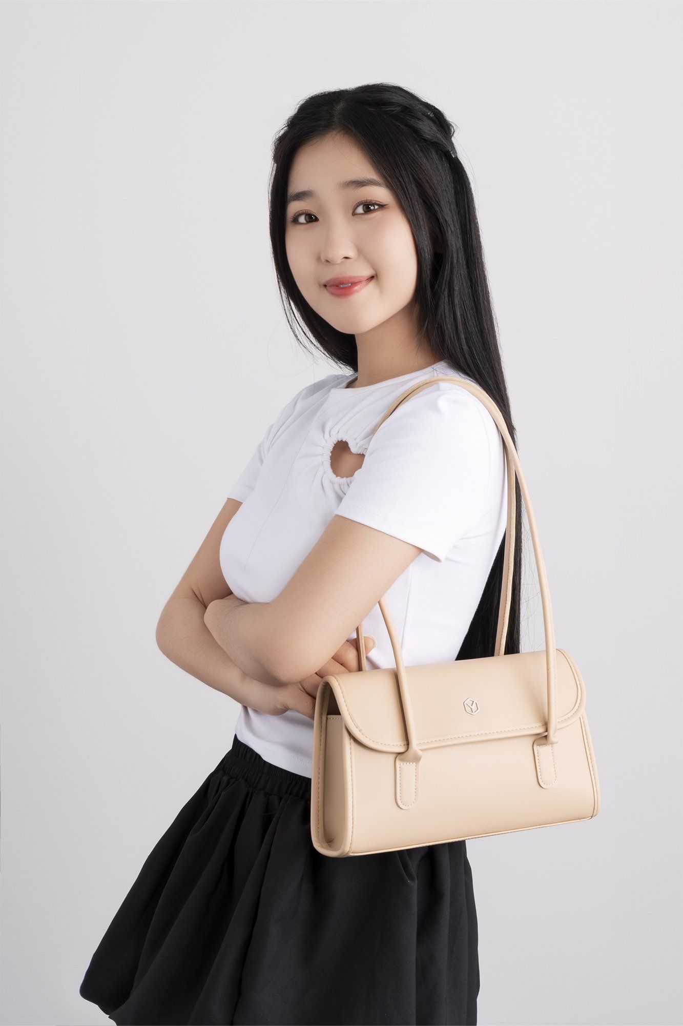 Túi đeo vai da nữ cỡ trung Yuumy Seasand YN272K màu kem