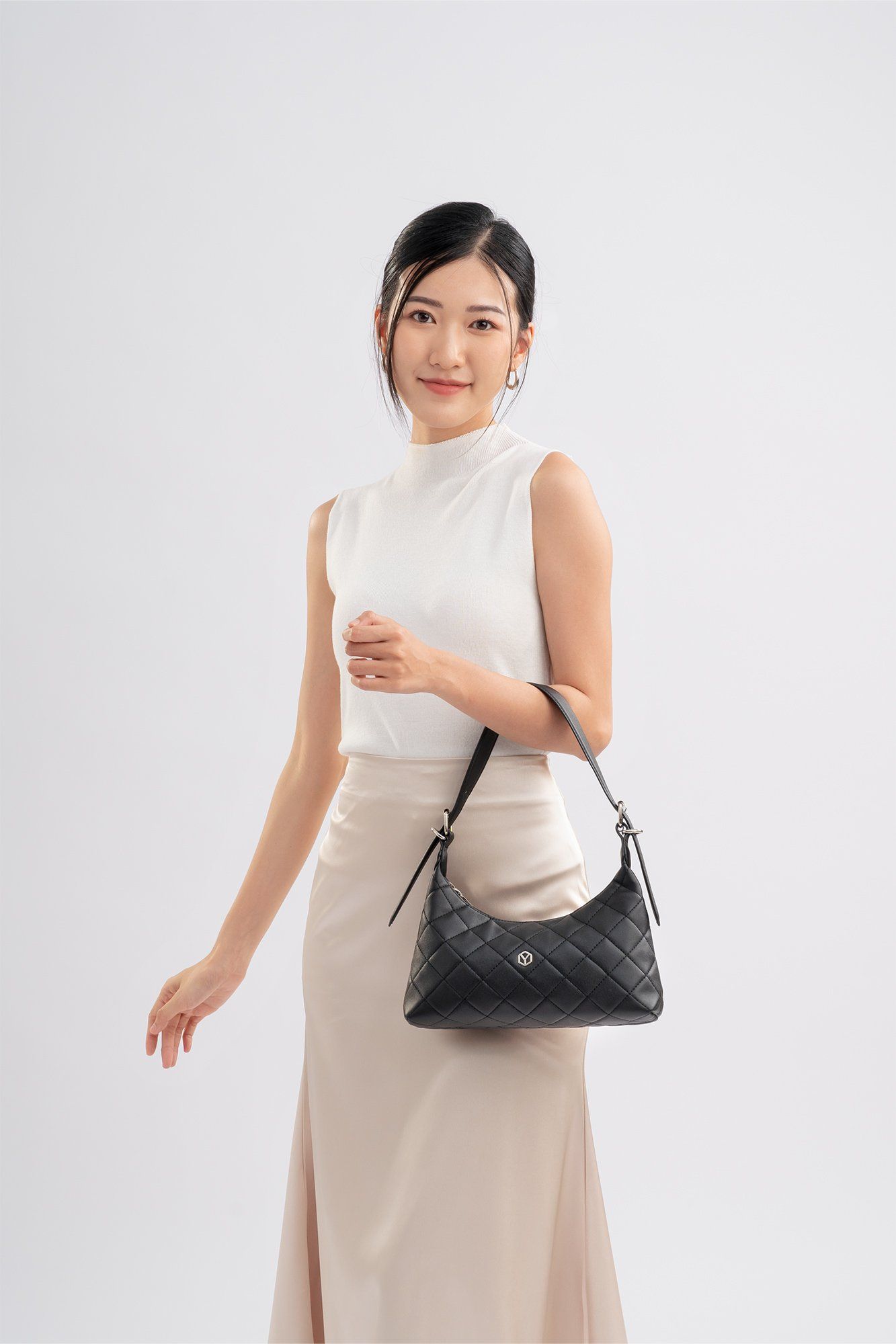 Túi đeo vai da nữ họa tiết dập chỉ chéo Yuumy Seasand YN220D màu đen
