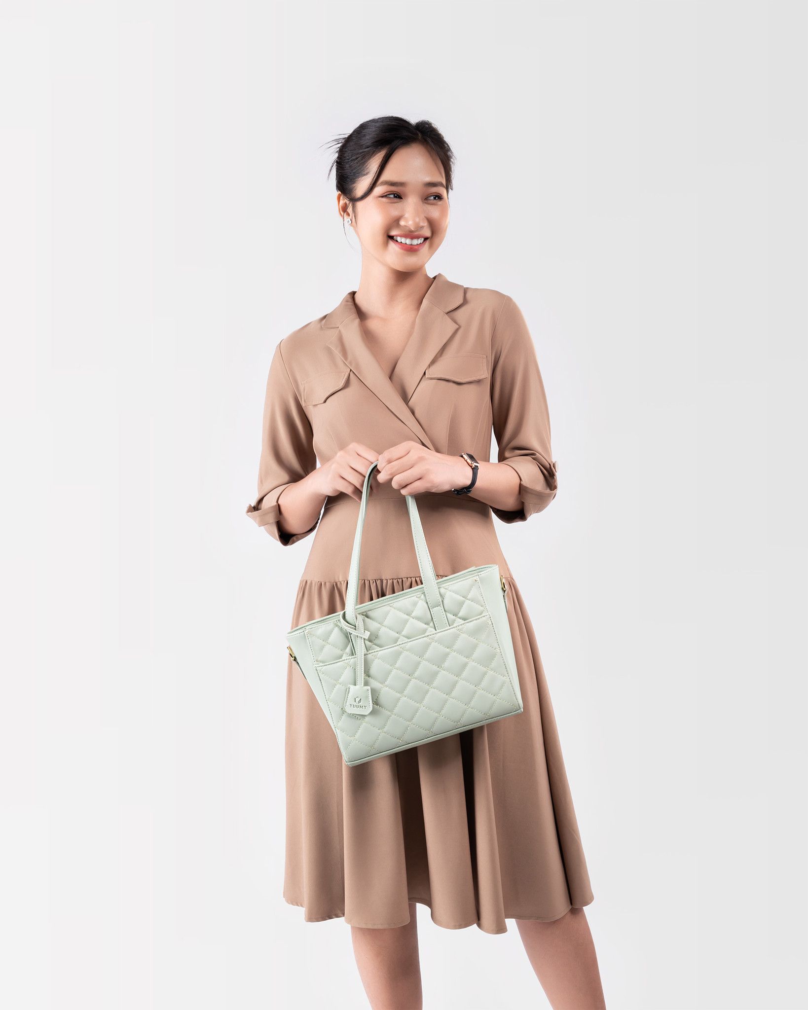 Túi xách nữ công sở phối charm cách điệu Yuumy Seasand YTX29HD Màu hồng đất