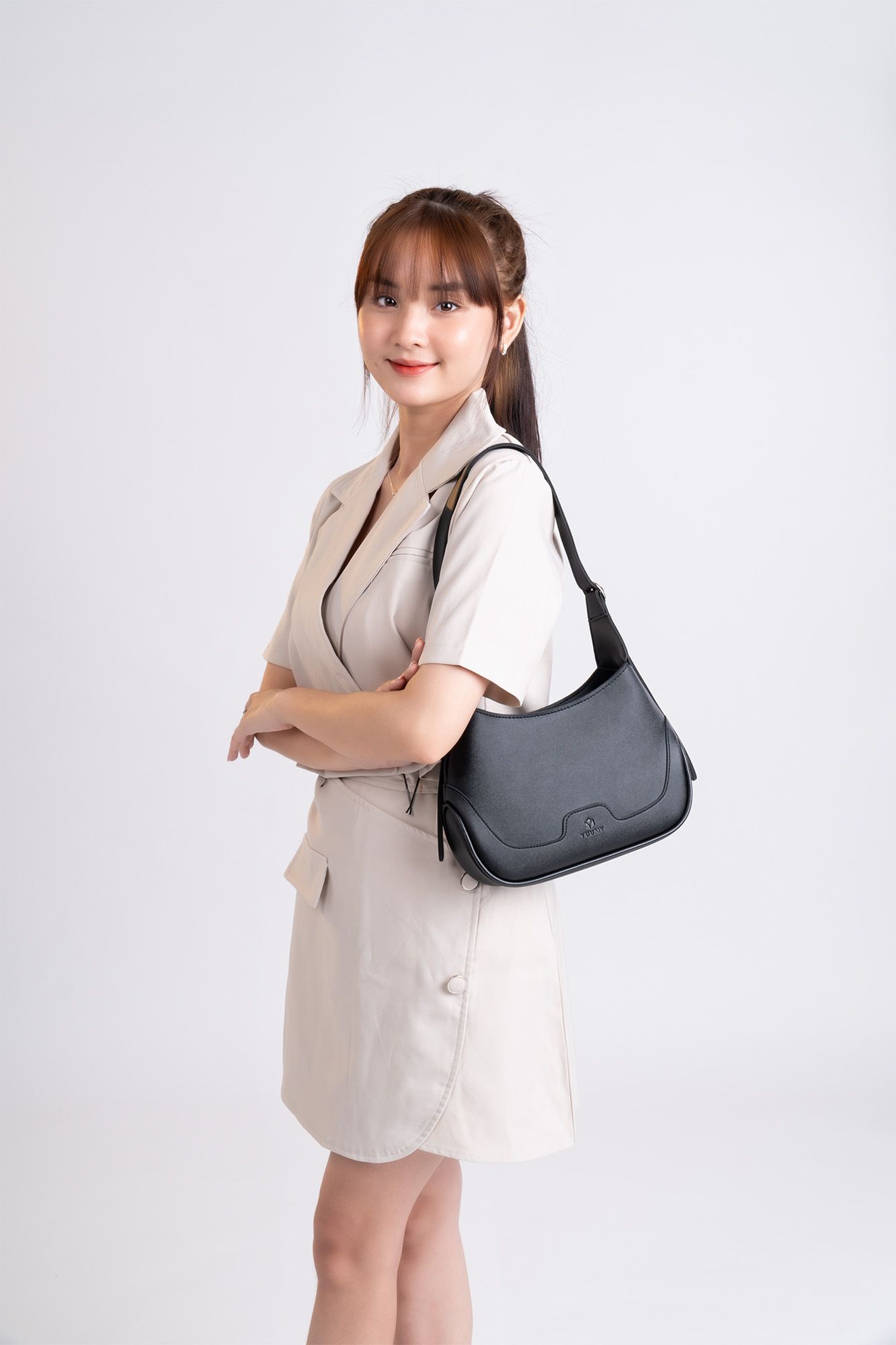Túi xách da nữ nhỏ đeo vai Yuumy Seasand YN165D Màu đen