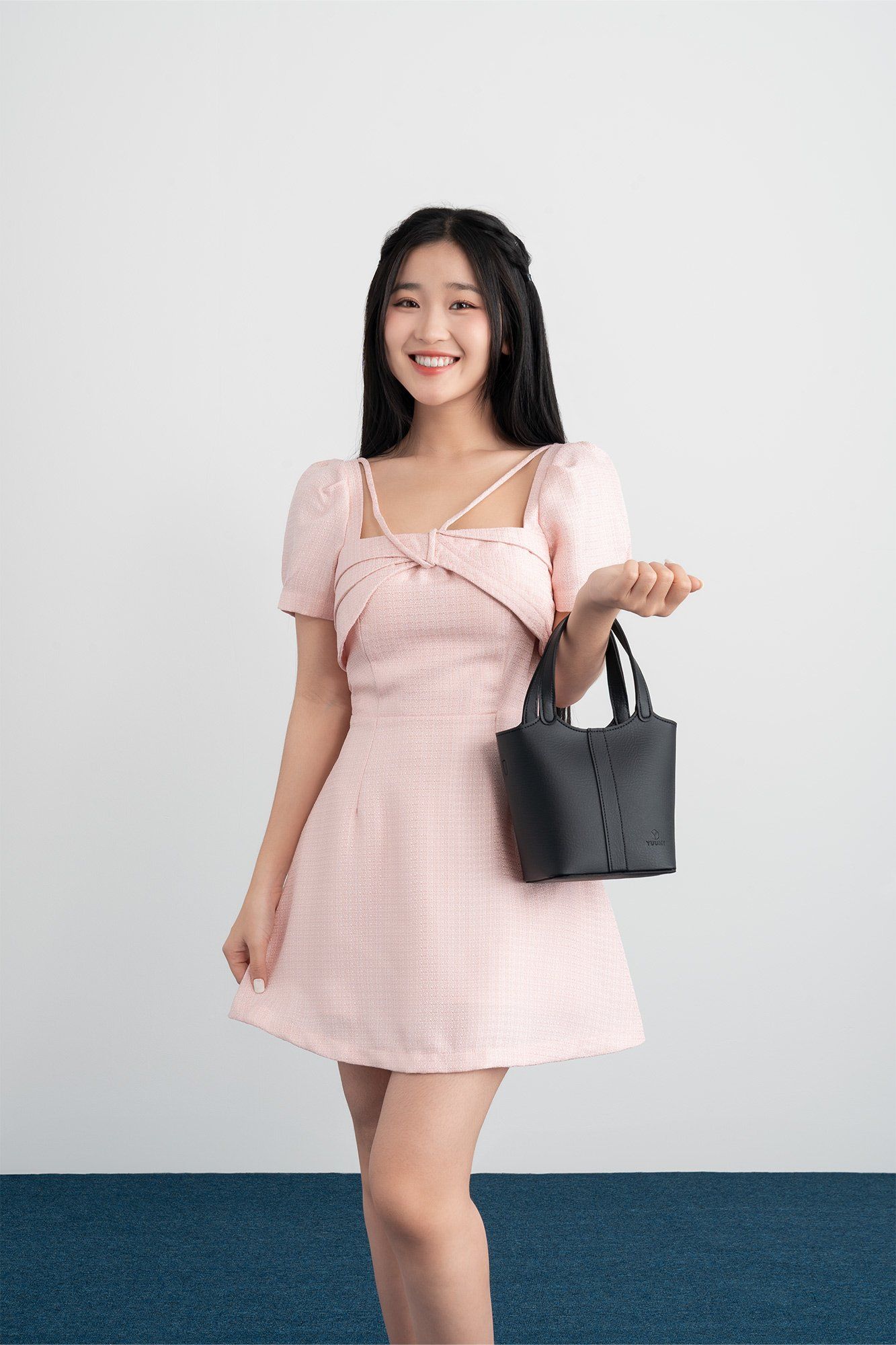 Túi đeo chéo da nữ thiết kế dạng xô Yuumy Bergen YN281D màu đen