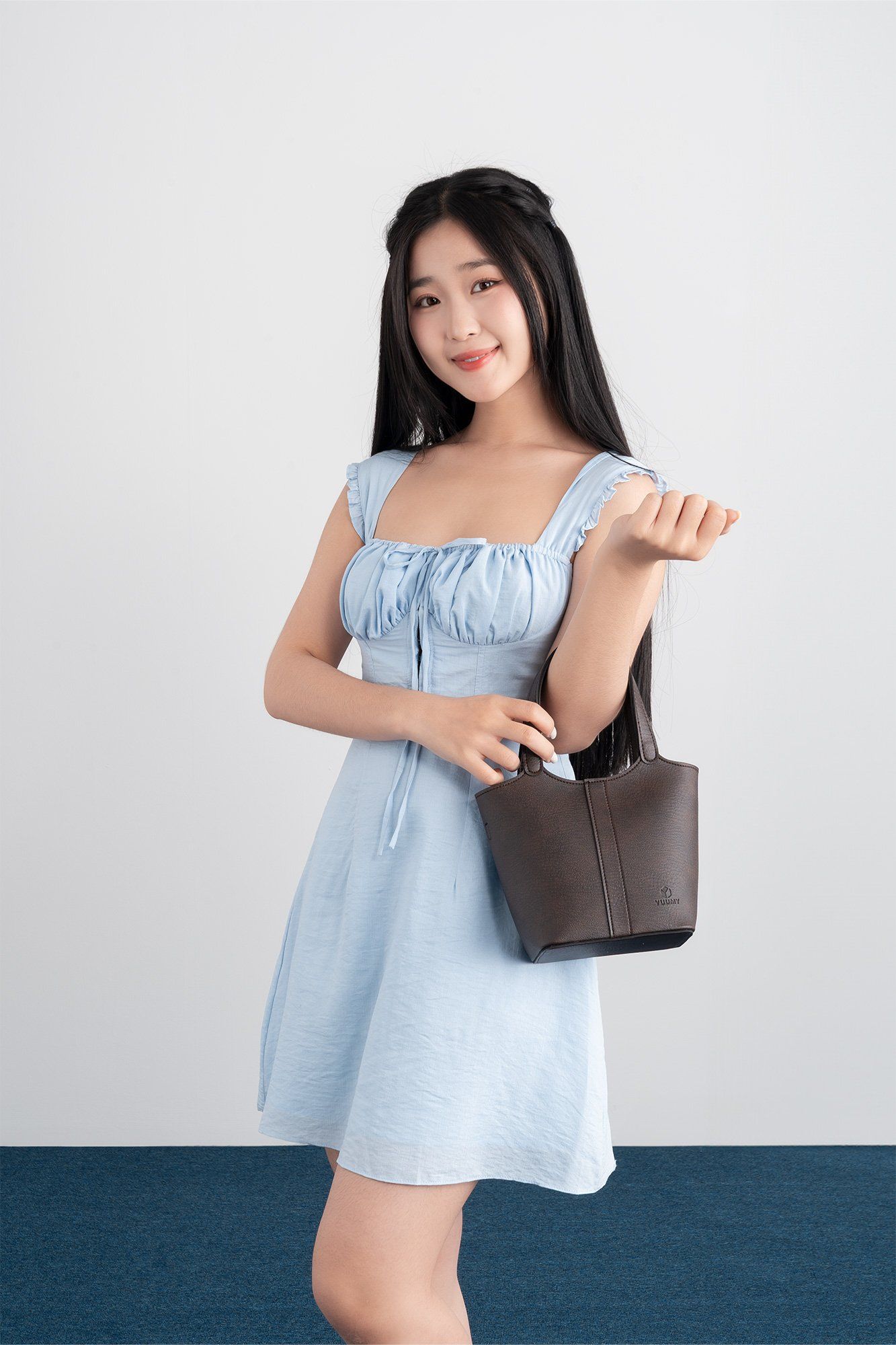 Túi đeo chéo da nữ thiết kế dạng xô Yuumy Bergen YN281N màu nâu
