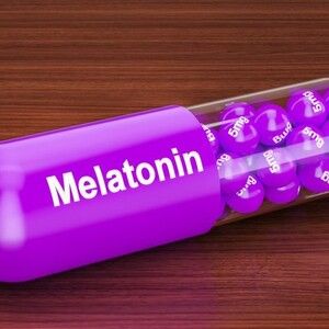 Melatonin: Công dụng, liều dùng, tác dụng phụ