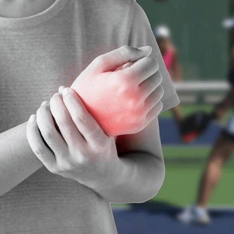 Đau Cổ Tay Sau Khi Cầm Vợt – Cách Giãn Cơ và Bảo Vệ Khớp Tay Đúng Cách