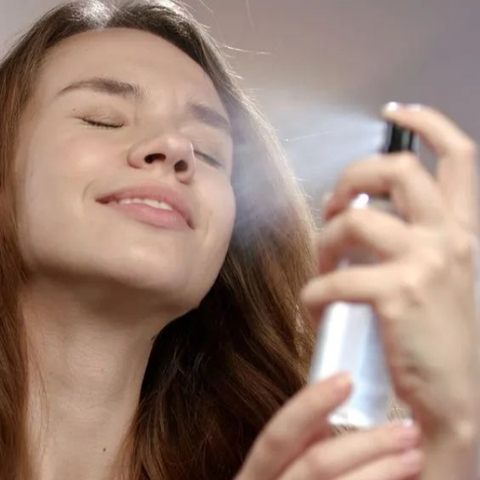 Review Xịt Khoáng Cho Da Dầu: Bí Quyết Kiểm Soát Dầu, Cấp Ẩm Hiệu Quả