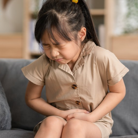 Trẻ Đau Bụng Sau Khi Ăn Ở Trường – Là Do Đâu Và Mẹ Nên Làm Gì?