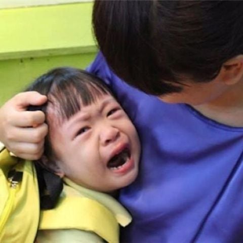 Bé Không Chịu Đi Học Sau Nghỉ Hè? 3 Chiêu Ổn Định Tâm Lý Nhẹ Nhàng