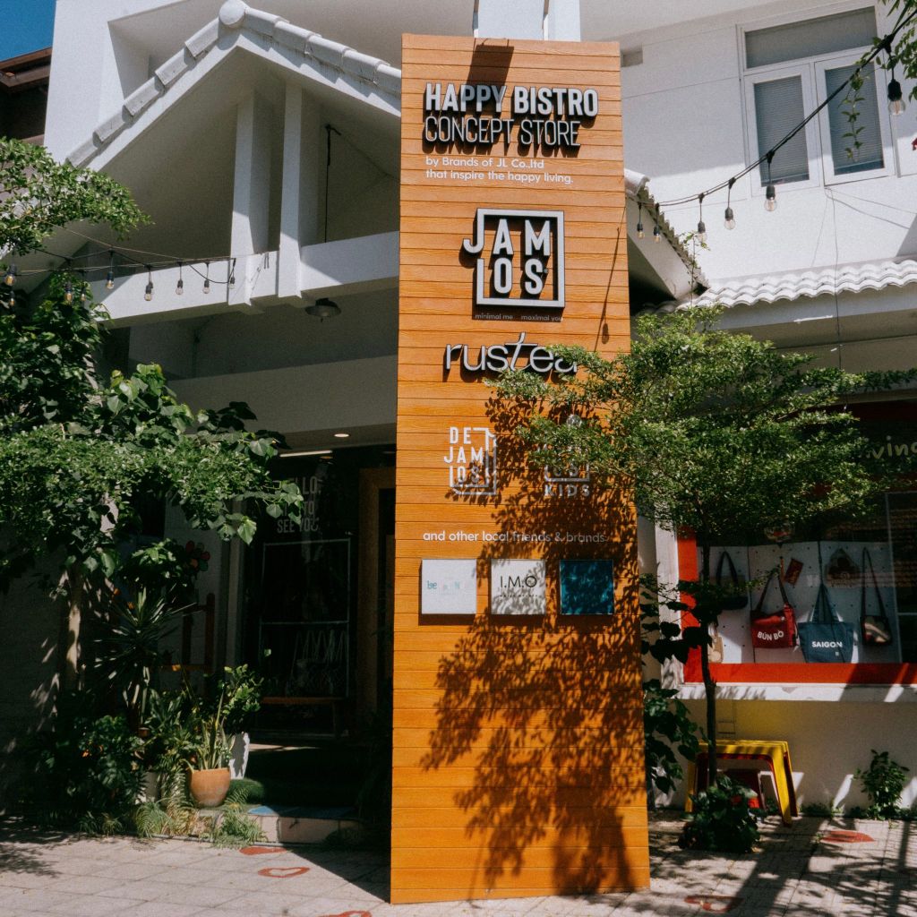 1-jamlos-flagship-store-khong-gian-trai-nghiem-tui-vai-canvas-dam-chat-rieng-giua-thao-dien