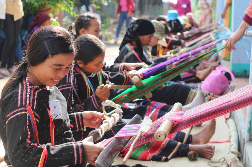 1-lang-nghe-thu-cong