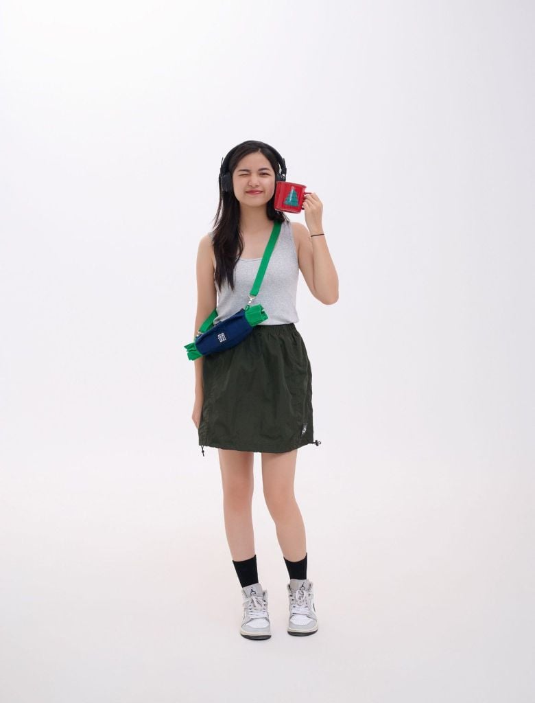 4-tui-deo-cheo-di-bien-nhieu-mau-sac