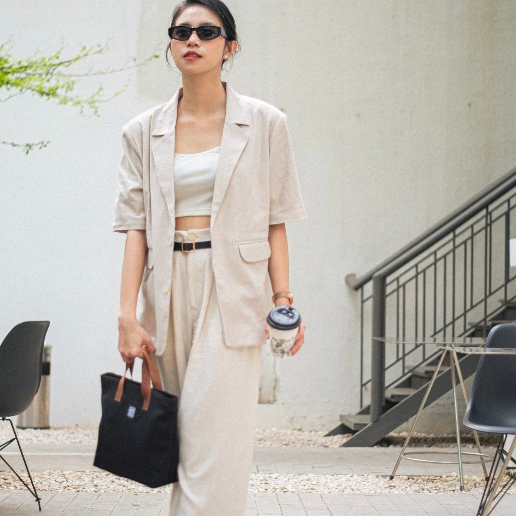1-set-do-blazer-phoi-cung-quan-linen-giup-ban-trong-vua-nghiem-tuc-vua-hien-dai