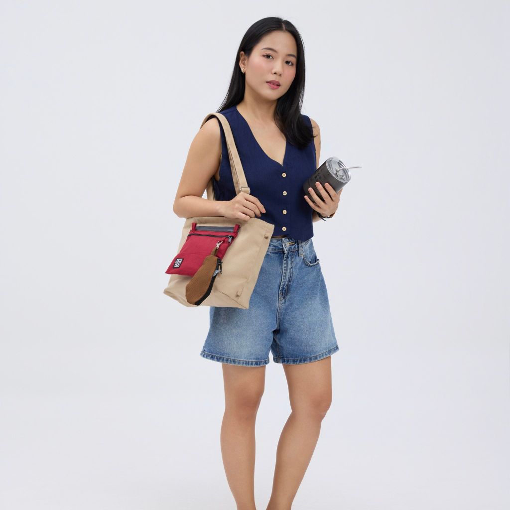 2-quan-short-jeans-ket-hop-ao-gile-va-tui-deo-cheo-buffet-bag-jamlos