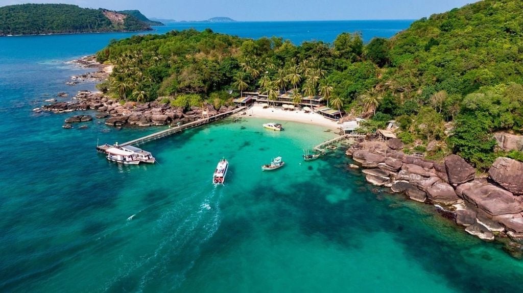 6-phu-quoc-nam-trong-danh-sach-6-bai-bien-dep-nhat-ca-nuoc-nho-su-phat-trien-dong-deu-ve-thien-nhien-lan-dich-vu