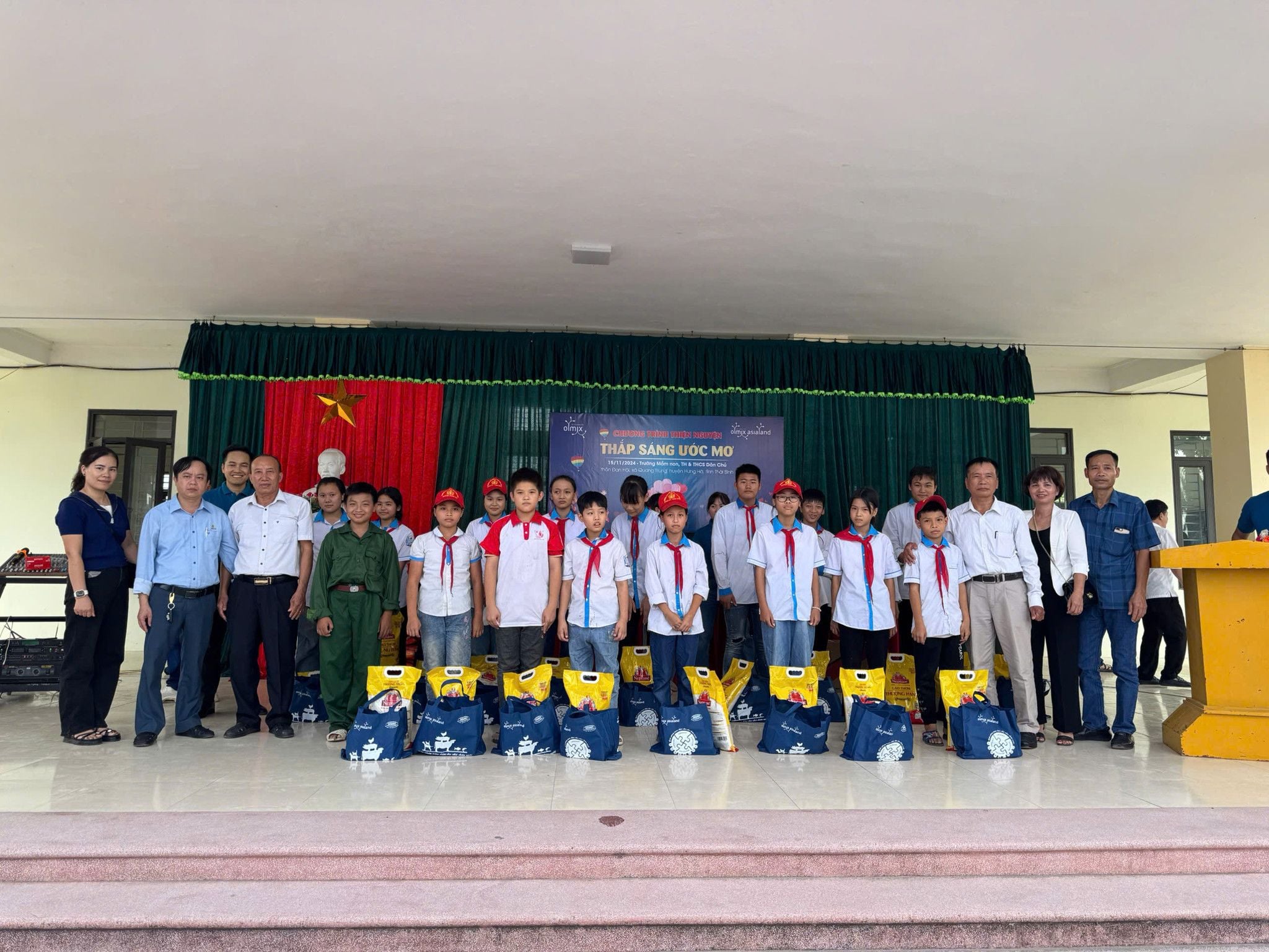 CHƯƠNG TRÌNH THIỆN NGUYỆN “THẮP SÁNG ƯỚC MƠ” - LAN TỎA YÊU THƯƠNG TẠI THÁI BÌNH