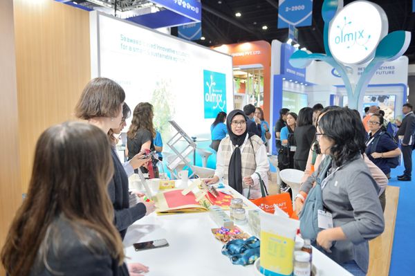 Gian hàng Olmix thu hút đông đảo khách tham quan