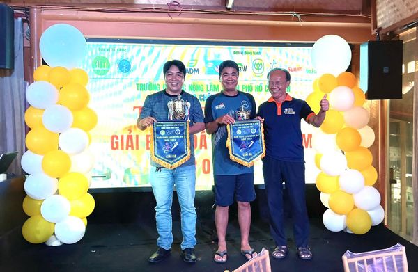 Đội bóng Olmix Asialand Việt Nam xuất sắc đạt giải Ba giao lưu bóng đá năm 2024