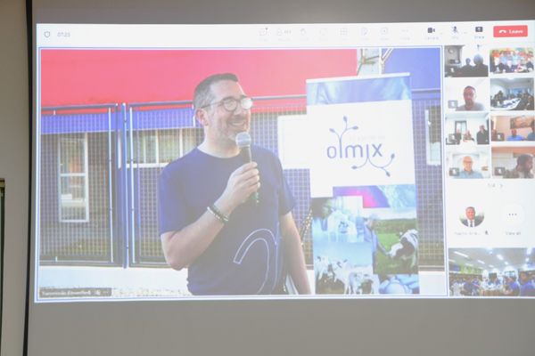 Mr. Robert Clapham - CEO của Tập đoàn Olmix, chia sẻ trực tuyến