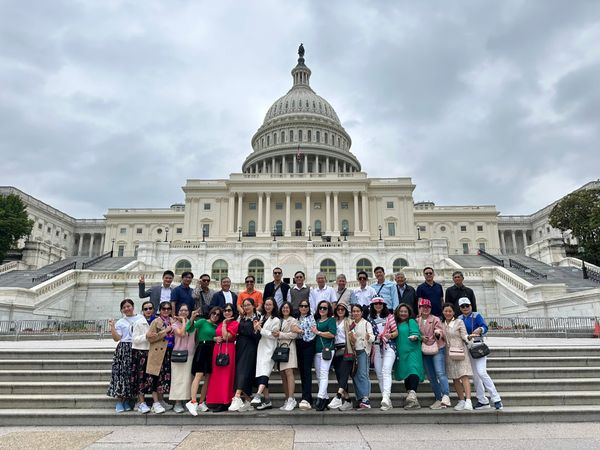 Quý khách hàng của VOA tham quan thủ đô Washington, DC Mỹ