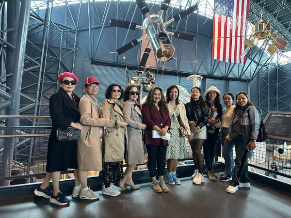 Quý khách hàng của VOA tham quan thủ đô Washington, DC Mỹ