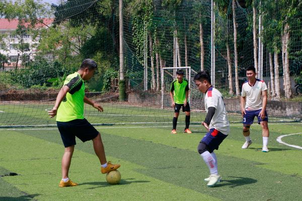 Trận đấu diễn ra sôi động với các pha bóng đẹp mắt