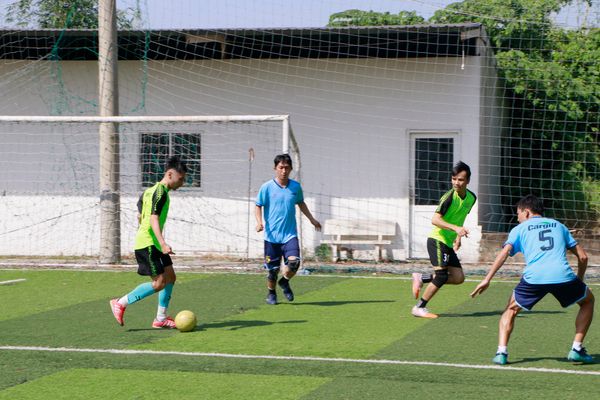 Trận đấu diễn ra sôi động với các pha bóng đẹp mắt