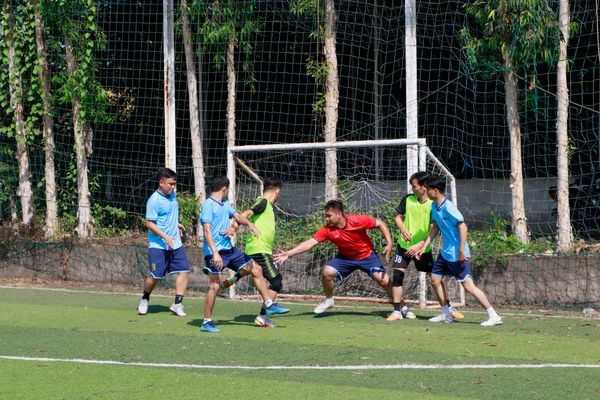 Trận đấu diễn ra sôi động với các pha bóng đẹp mắt