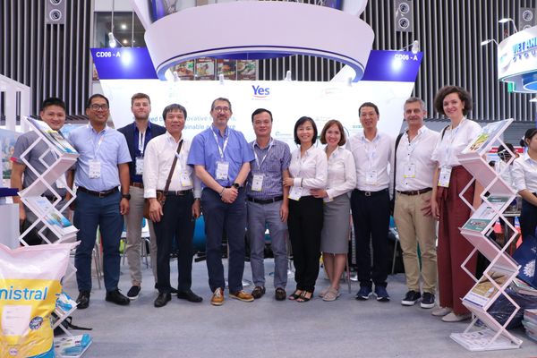 Công ty đối tác, quý khách hàng thân thiết và khách tham quan ghé thăm gian hàng Olmix