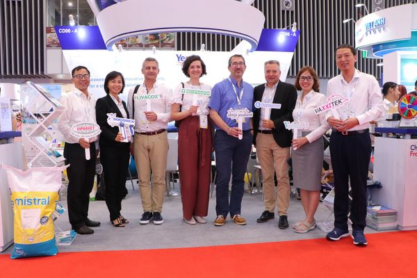 Công ty đối tác, quý khách hàng thân thiết và khách tham quan ghé thăm gian hàng Olmix