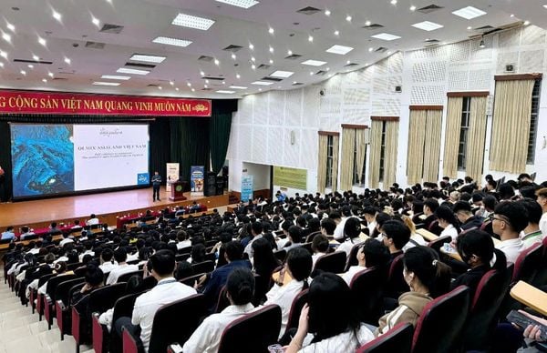 Hơn 400 sinh viên tham dự buổi tọa đàm