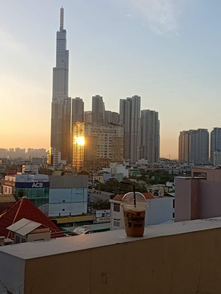 Bình minh ơi dậy chưa... Cafe sáng với tôi được không ?