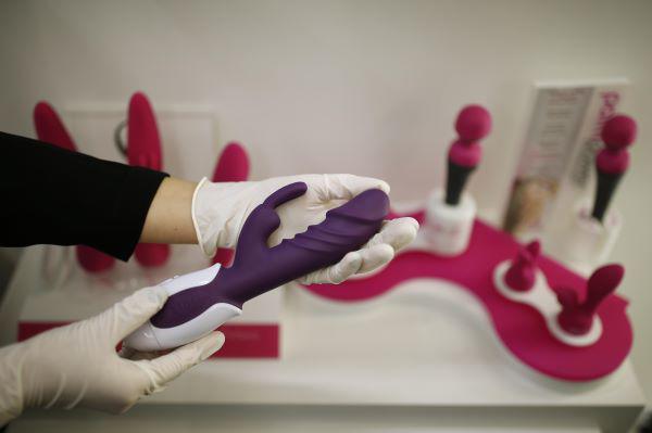 GIỮA SEXTOY  VÀ NGƯỜI THẬT BẠN SẼ CHỌN CÁI NÀO?