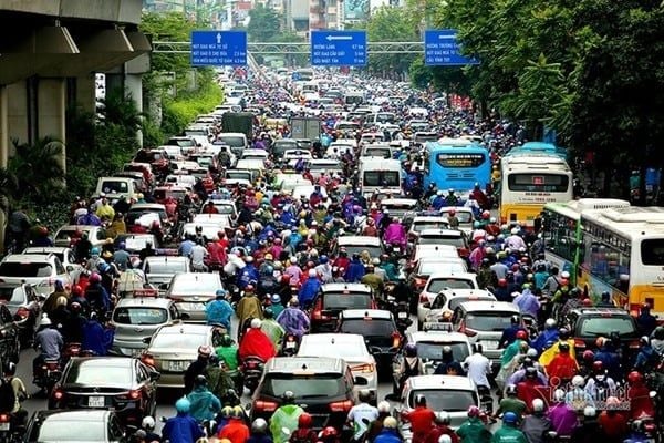 Giao thông đông đúc tại Hà Nội vào giờ cao điểm