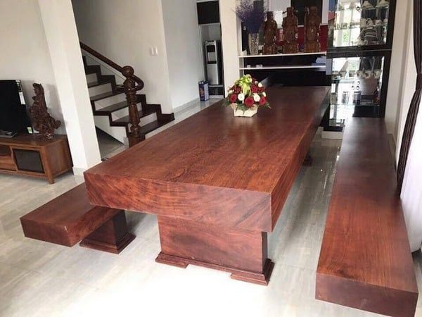 Bộ bàn ghế gỗ lim nguyên khối kiểu dáng cổ điển