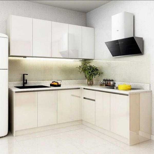 Mẫu 2: Tủ bếp gỗ MDF phủ melamine màu kem tối giản