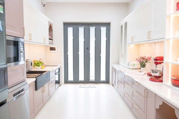Tủ bếp song song là sự lựa chọn lý tưởng cho không gian nhỏ