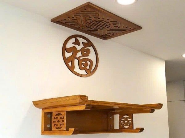Mẫu bàn thờ treo tường gỗ hương sang trọng