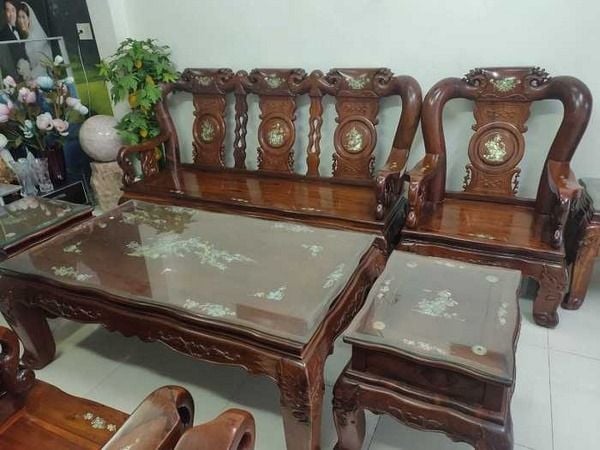 Bàn ghế Cẩm Lai tân cổ điển tinh tế