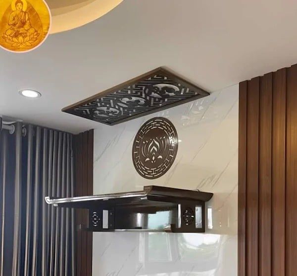 Bàn thờ treo tường gỗ gụ truyền thống