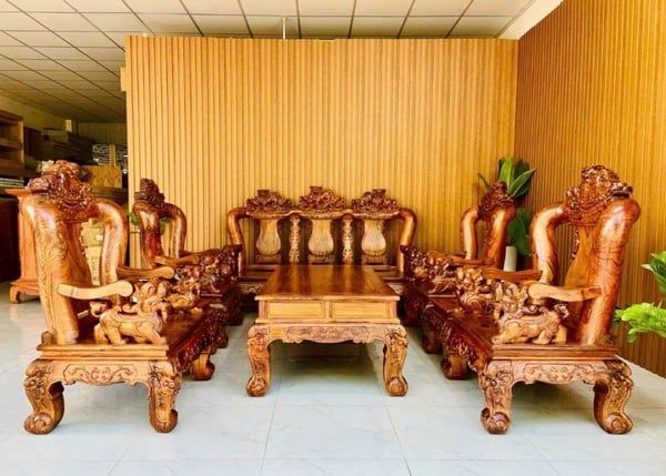 Tham khảo mẫu bàn ghế chất liệu gỗ Cẩm Lai