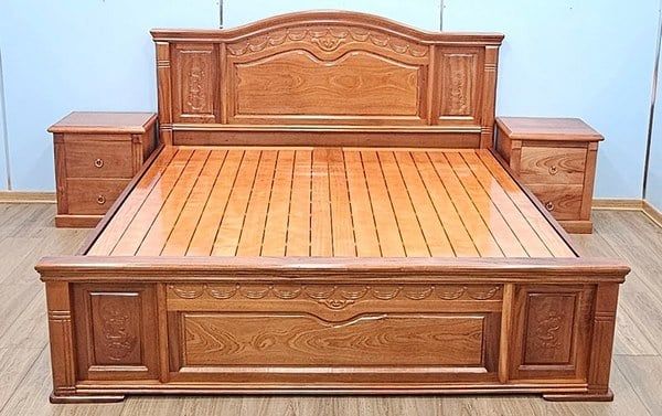 Mẫu giường gỗ xoan đào cổ điển